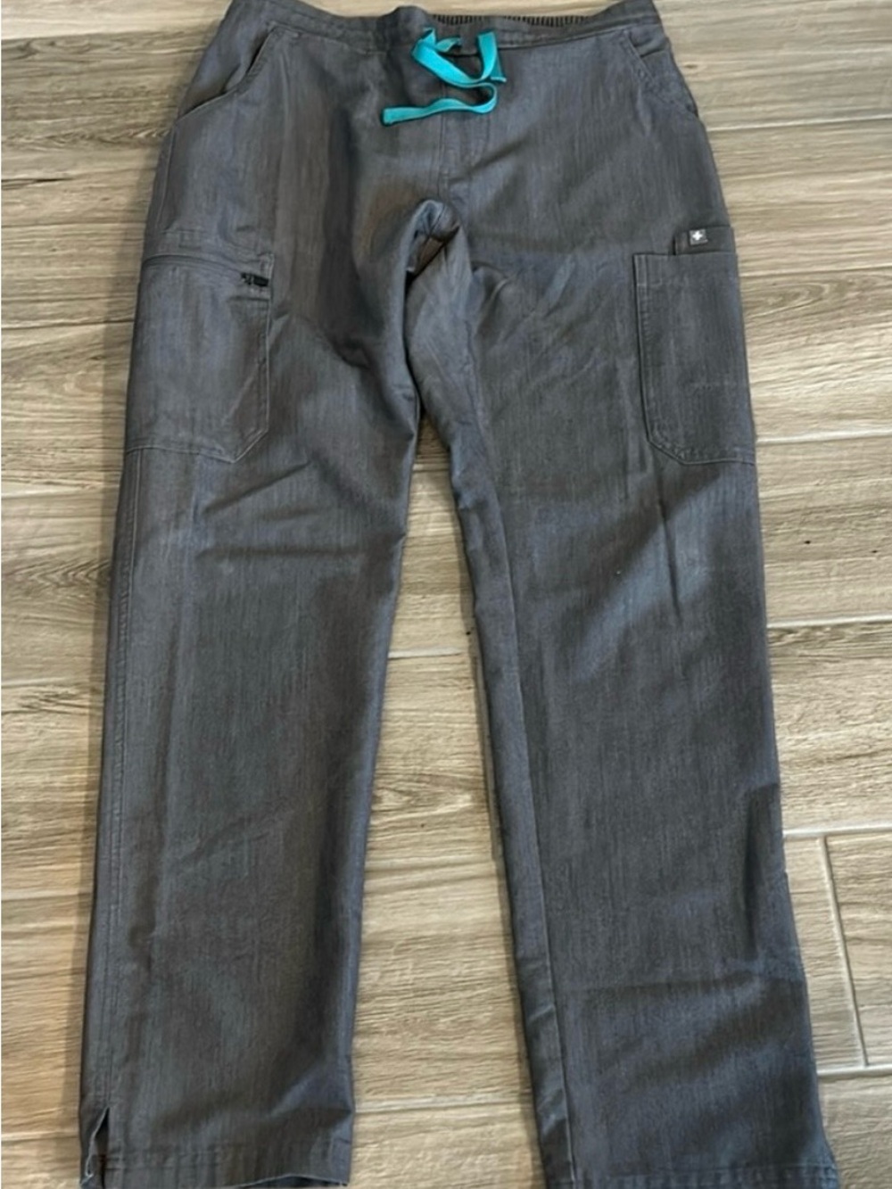WOMEN’S FIGS Yola Cargo Scrub Bottoms